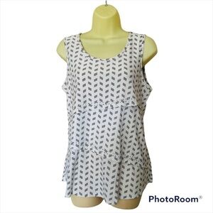 𝅺CLASSIC Editions White Chevron Frilly Top, Size Medium